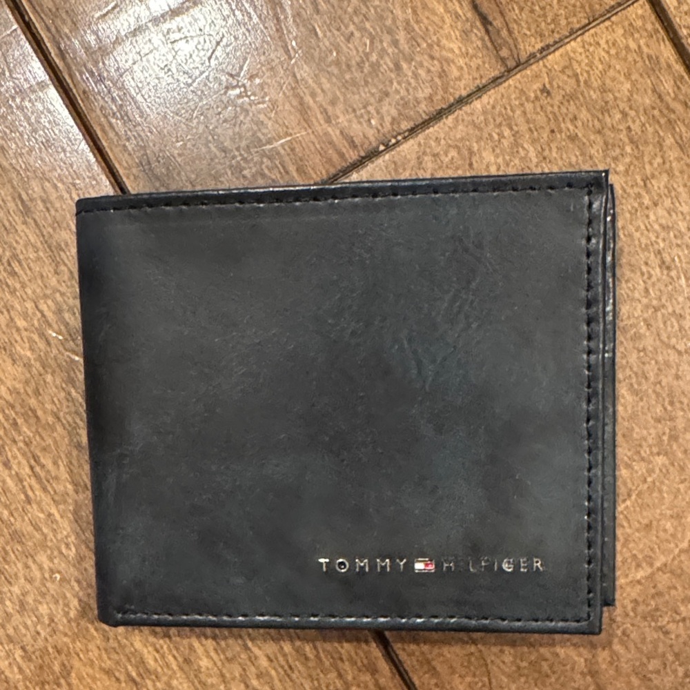 Tommy Hilfiger Black Leather Card Holder